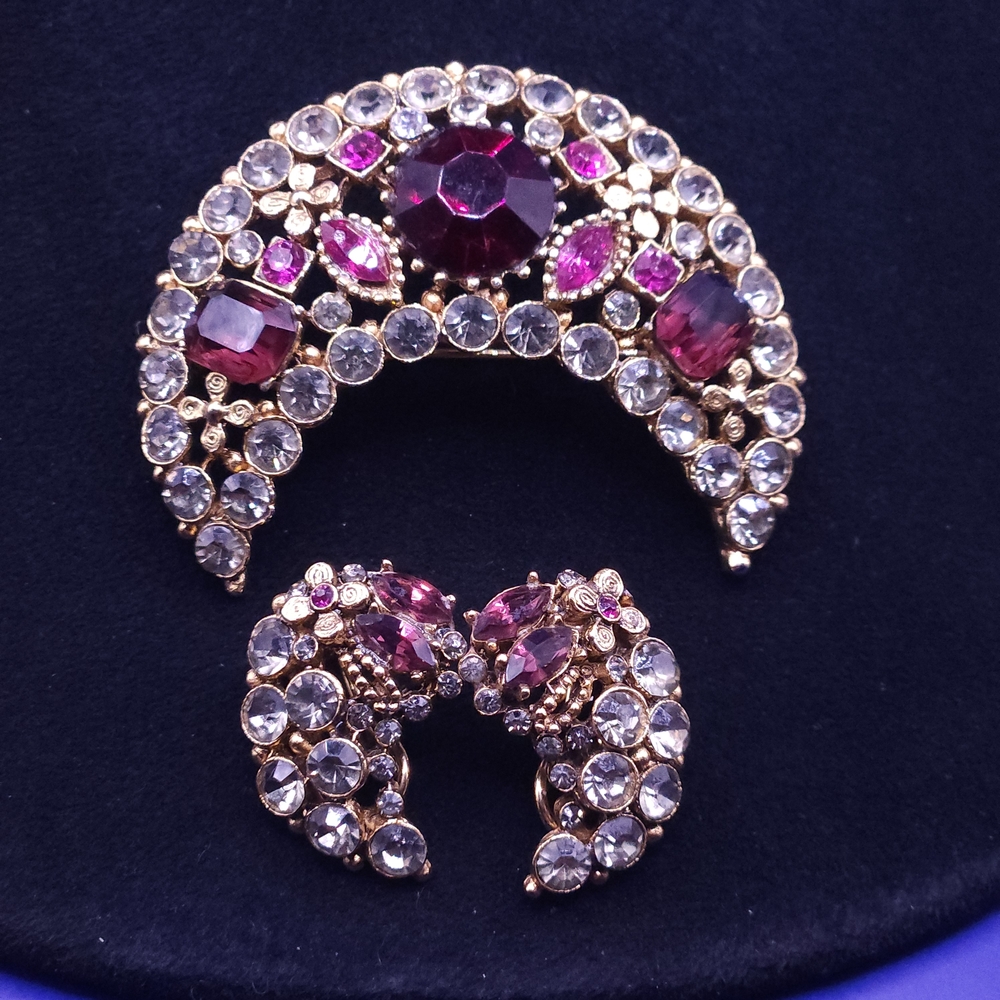 “Vintage Capri Rhinestone Demi Parure – Crescent Brooch & Clip Earrings - Picture 5 of 16